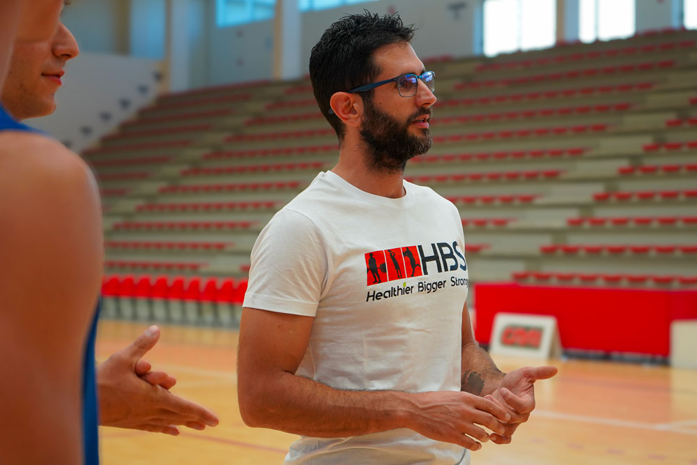 Coach Hbs Coaching durante una sessione di training personalizzato, valutazione sportiva e nutrizione.